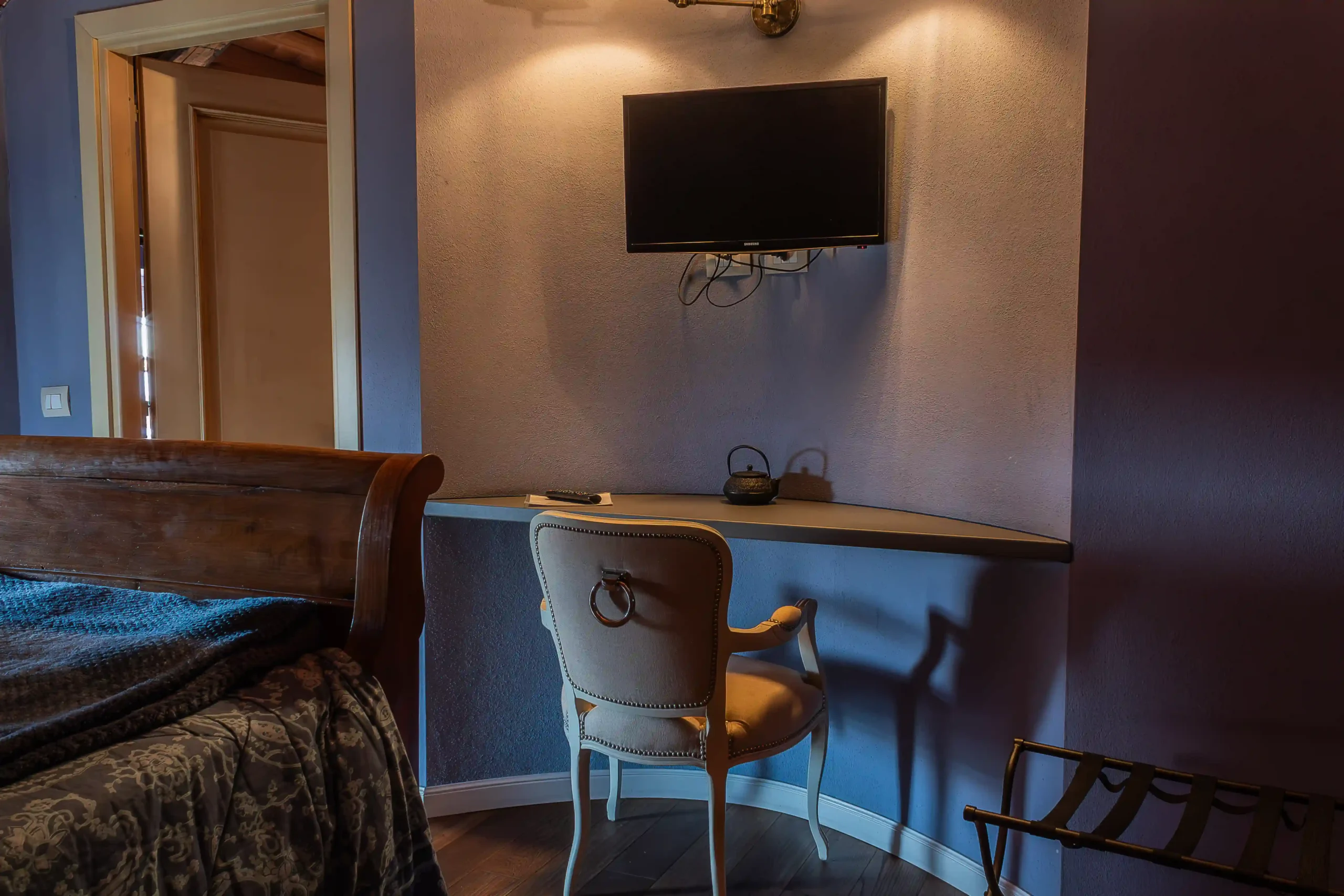 luis sullivan-tavolo-tv